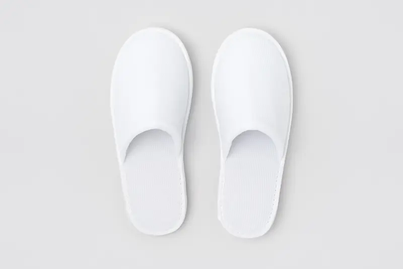 P-LONDON · closed toe · white · 29.5 cm